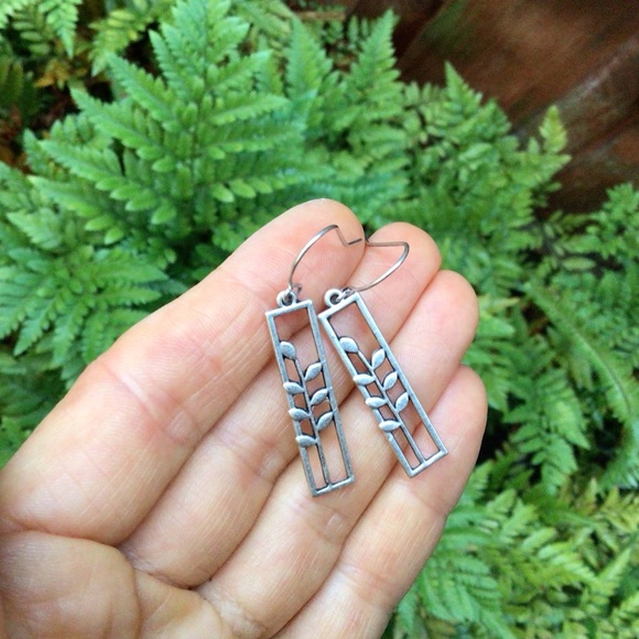 Sale Sundance Charm Earrings - Picture 5 of 6